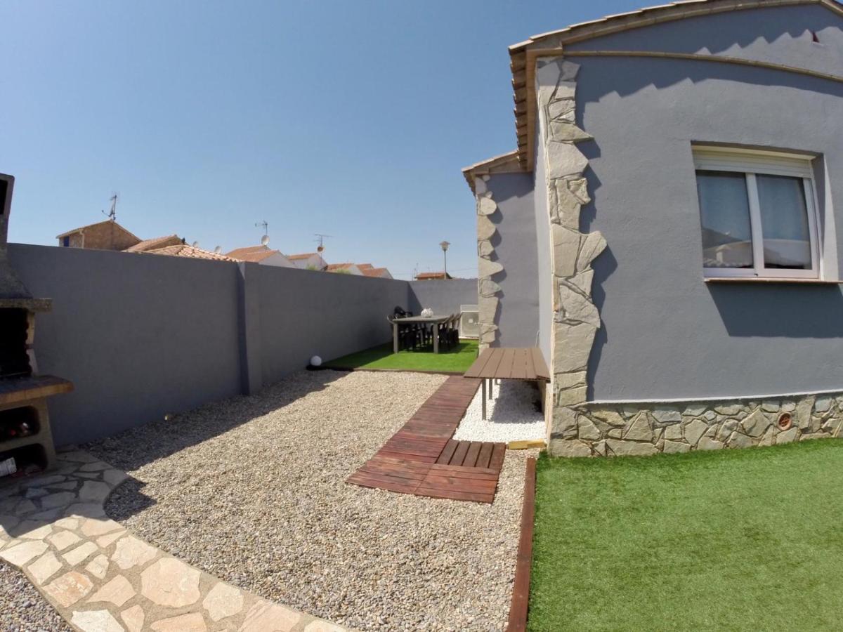 Casa En L Escala Con Piscina Y Wifi Free Villa L' Escala Kültér fotó