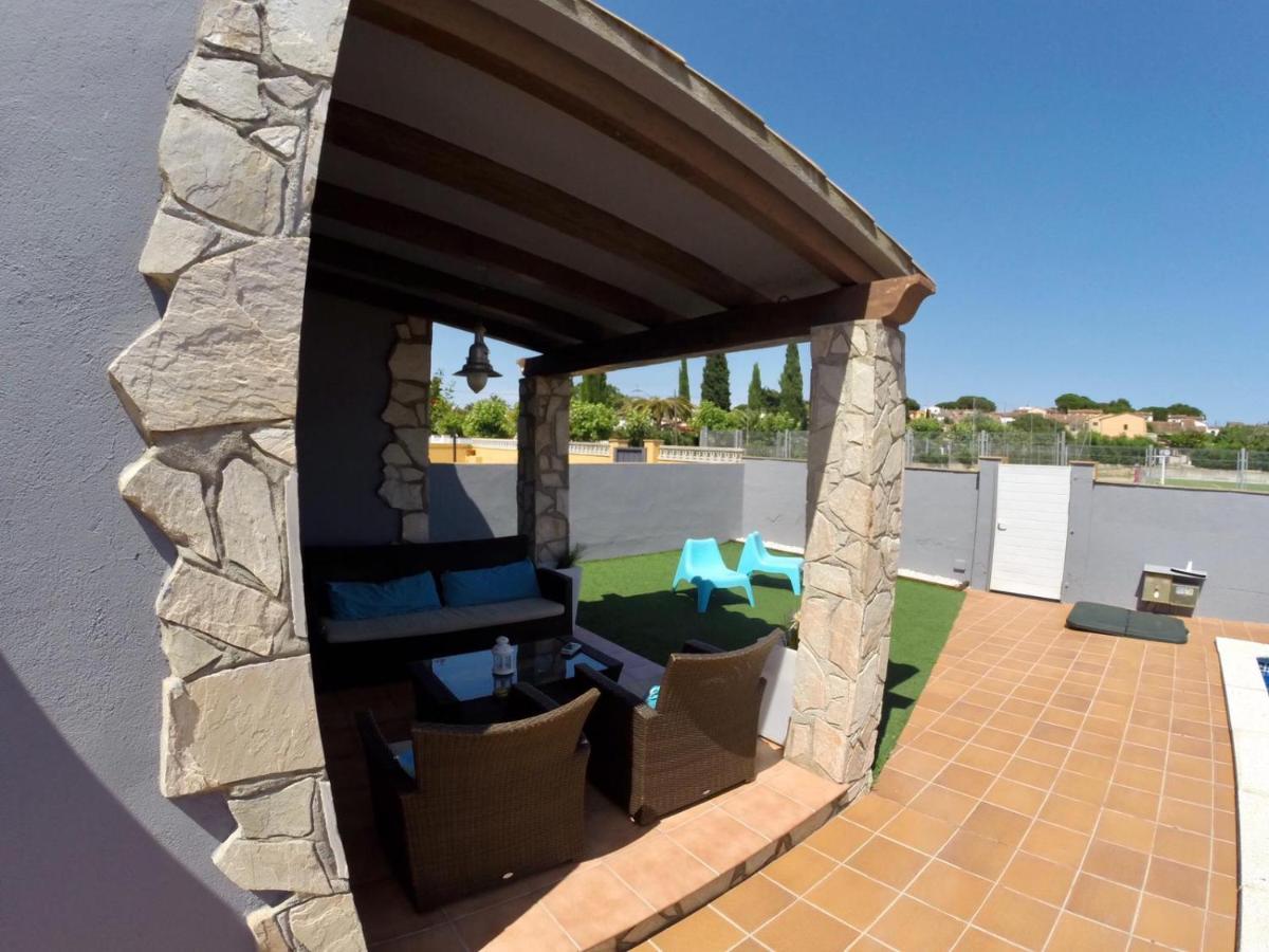 Casa En L Escala Con Piscina Y Wifi Free Villa L' Escala Kültér fotó