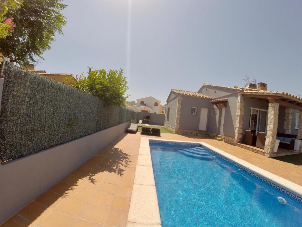 Casa En L Escala Con Piscina Y Wifi Free Villa L' Escala Kültér fotó