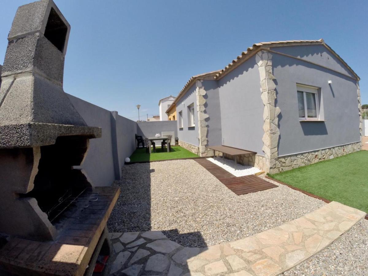 Casa En L Escala Con Piscina Y Wifi Free Villa L' Escala Kültér fotó
