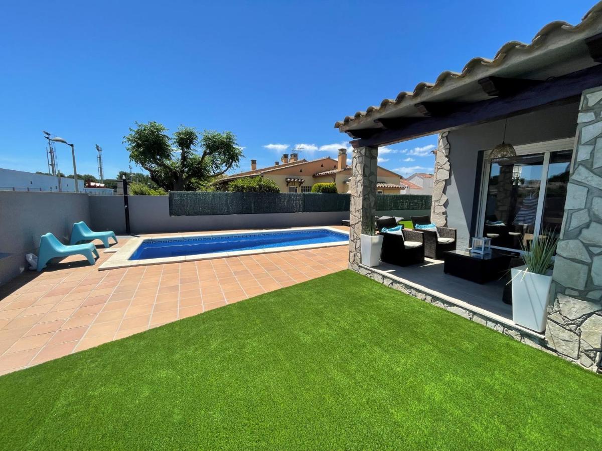 Casa En L Escala Con Piscina Y Wifi Free Villa L' Escala Kültér fotó