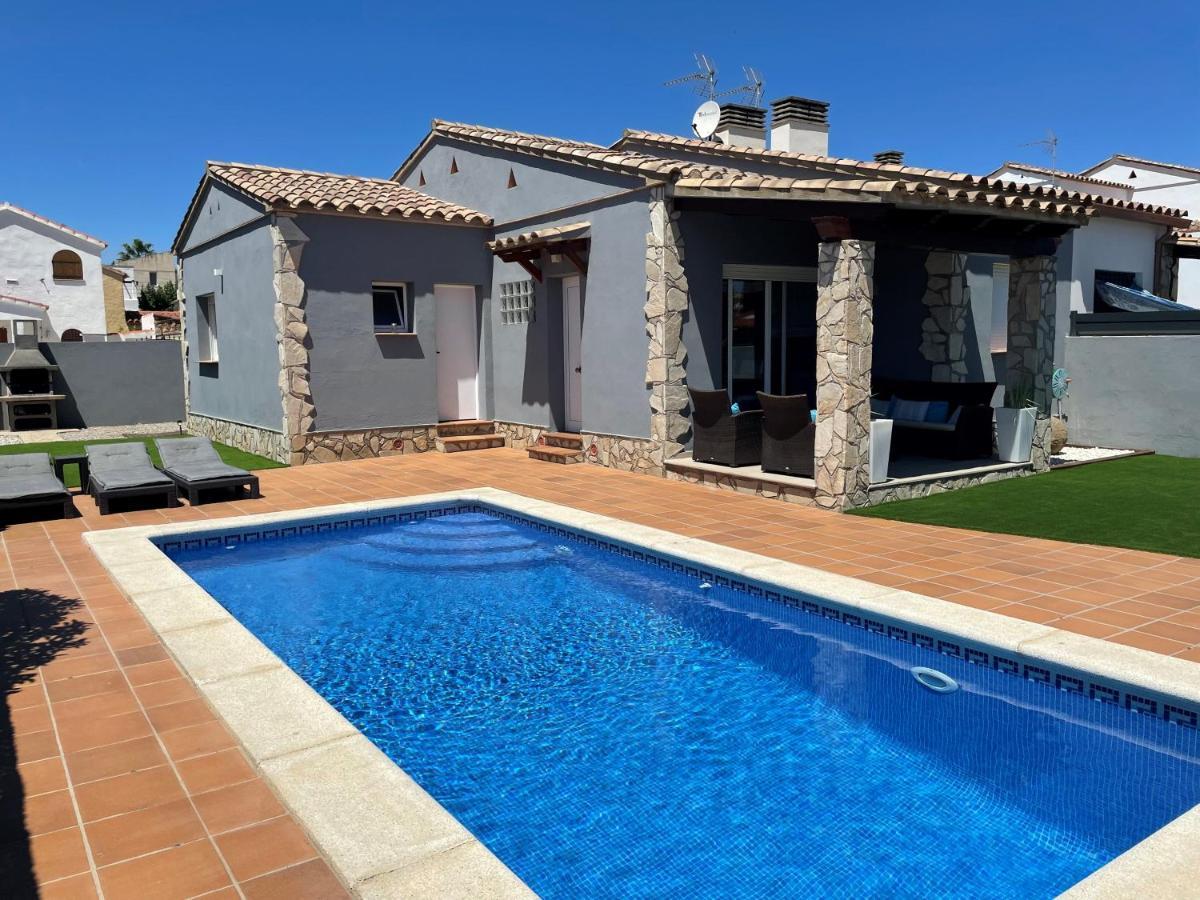 Casa En L Escala Con Piscina Y Wifi Free Villa L' Escala Kültér fotó